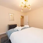 2 Bedroom Flat Free Parking