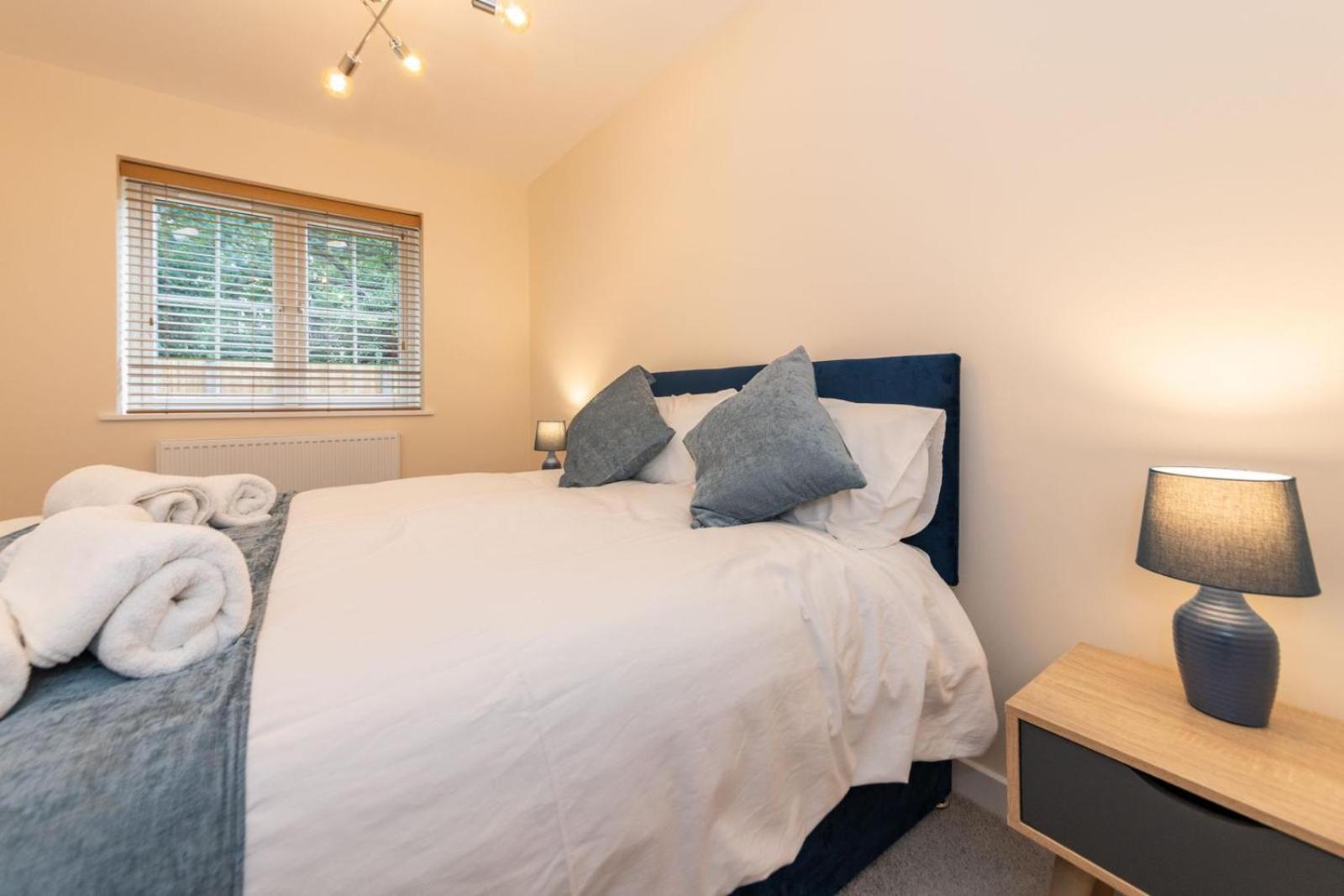 2 Bedroom Flat Free Parking Apartment *