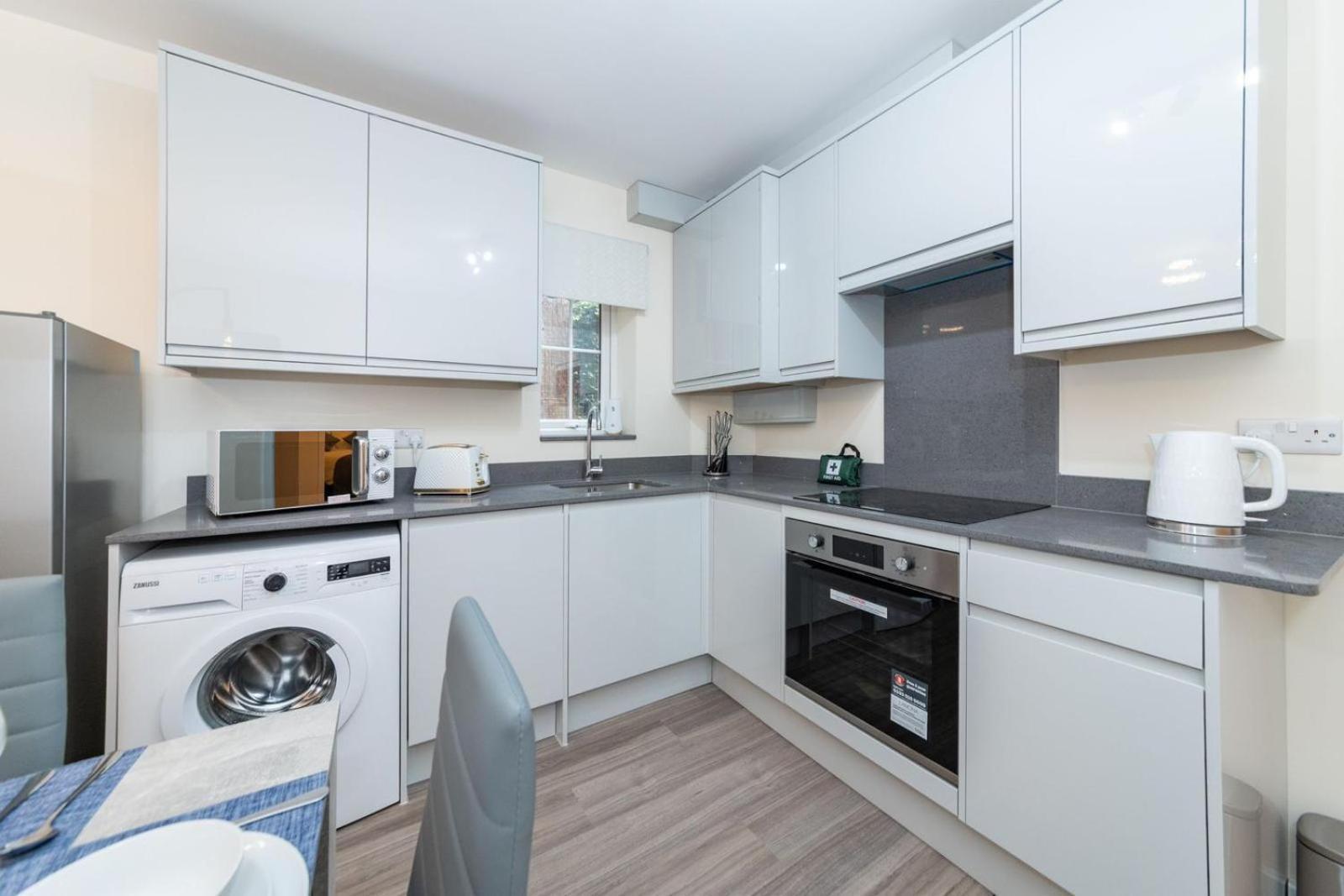 Apartment 2 Bedroom Flat Free Parking Reading