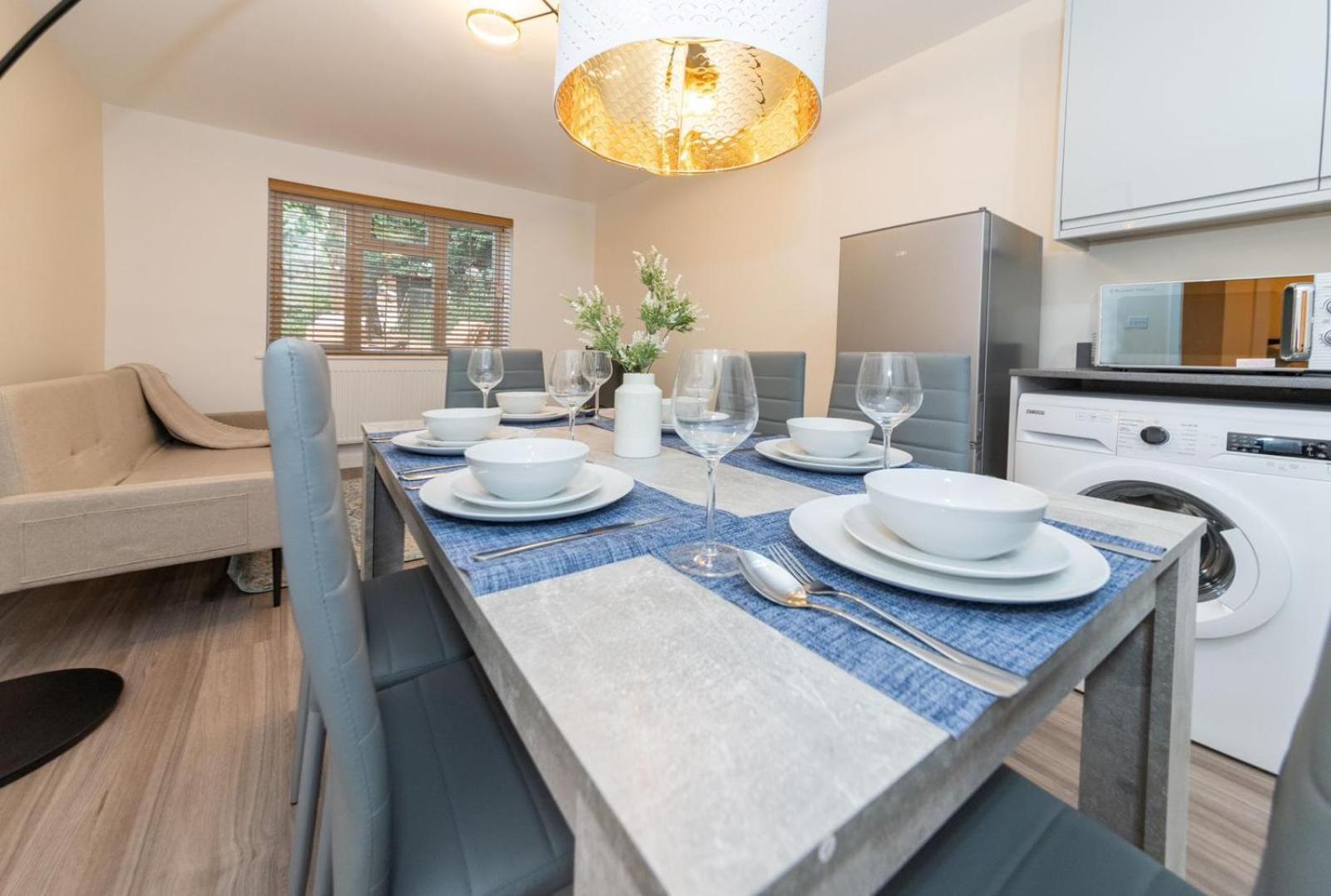 Apartment 2 Bedroom Flat Free Parking