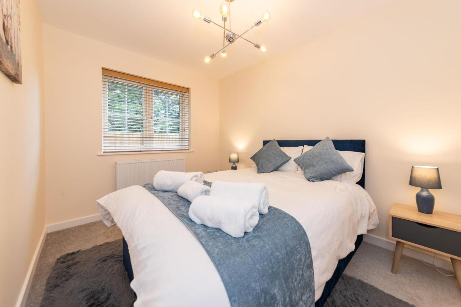 Apartment 2 Bedroom Flat Free Parking *