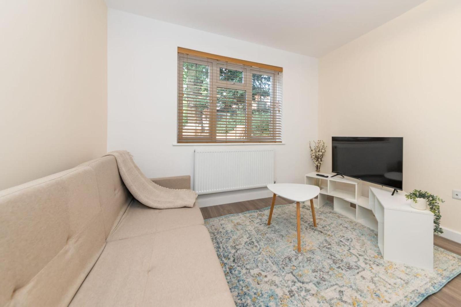 2 Bedroom Flat Free Parking *