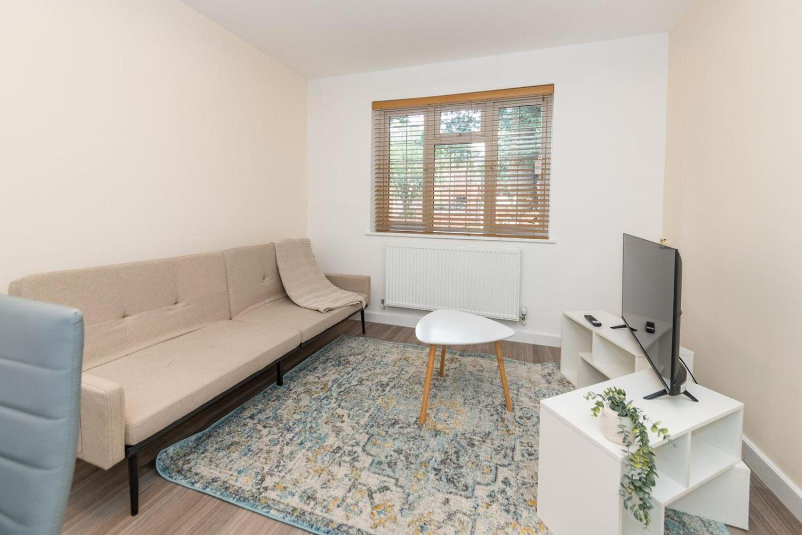 2 Bedroom Flat Free Parking