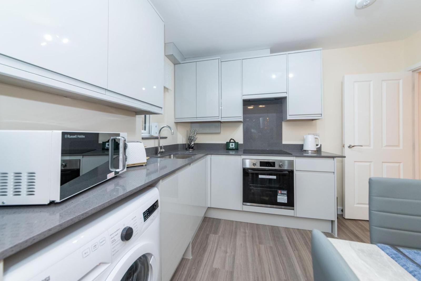 Apartment 2 Bedroom Flat Free Parking Reading