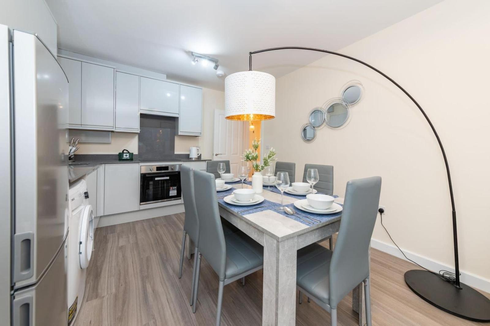 2 Bedroom Flat Free Parking *