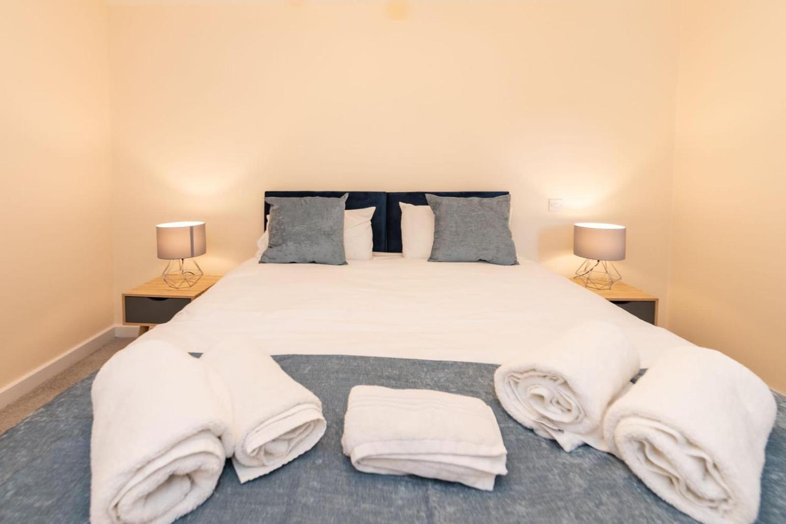 Apartment 2 Bedroom Flat Free Parking Reading